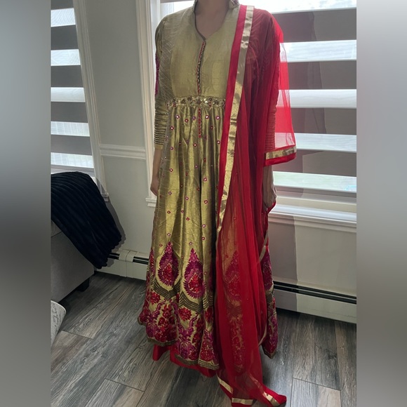 LEHENGA - Picture 5 of 11